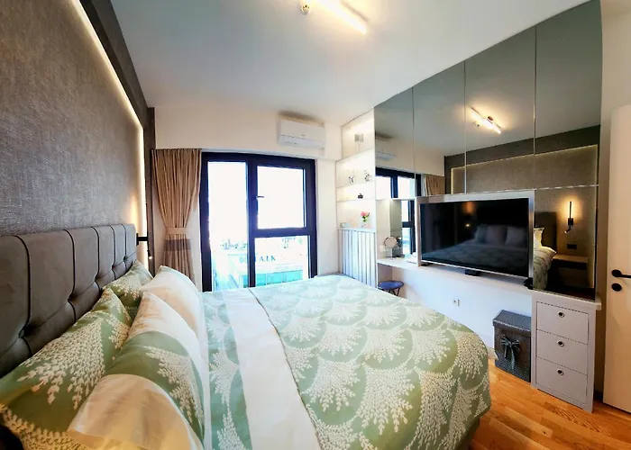 Diamond Residences 10fl Lux View & Free P アパート スコピエ